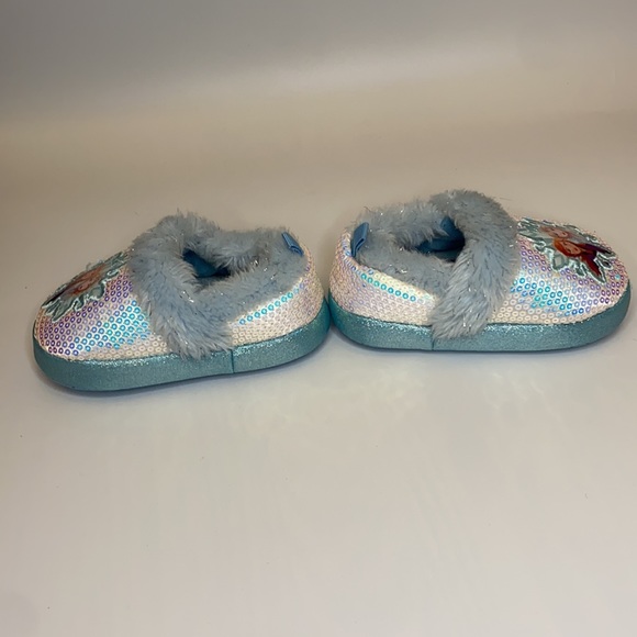 Girls Frozen Slippers - Picture 6 of 7